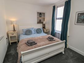 A bedroom with a bed and bedside tables at 1 Albion Place in Whitby
