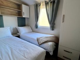 Bronze 3 Bed Caravan - Hayling Island - Hampshire - 1169542 - thumbnail photo 4