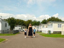 Silver 2 Bed Caravan  - Hayling Island - Hampshire - 1169544 - thumbnail photo 9