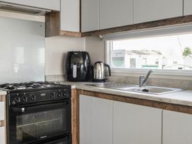 Wavecrest - Hayling Island - Hampshire - 1169546 - thumbnail photo 12