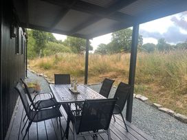 An outdoor seating area with a table and chairs at Grove Cottage in Gladestry