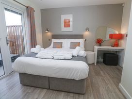 A bedroom with a double bed and bedside table with lamp at Hepworth in Portreath