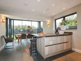 A kitchen with a dining area and large windows at Harberton