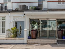 An entrance with potted plants and a door at 43 The Salcombe in Salcombe
