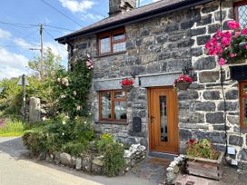 The entrance of Gwynfa with flowers and stone features in Ysbyty Ifan