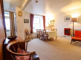 A dining room with table and chairs at Garth Celyn in Porthmadog