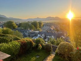 A view of houses and mountains at sunset at Garth Celyn in Porthmadog