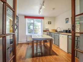A kitchen with a table and chairs at Garth Celyn in Porthmadog