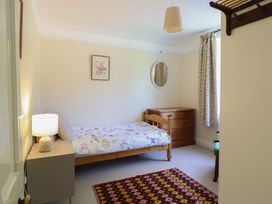 A bedroom with a bed and furniture at Garth Celyn in Porthmadog