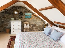 A bedroom with a bed and dresser at Kittiwake in Newlyn