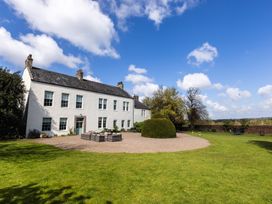 A house with a garden in Akeld near Wooler Cheviot Manor
