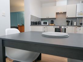 A kitchen with a dining table at Havelock Hideaway in Windermere