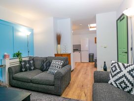 A living room with two sofas and a kitchen area at Havelock Hideaway Windermere