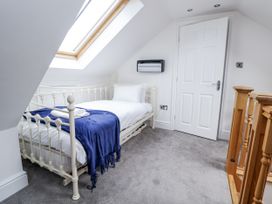 A bedroom with a single bed and a window at Mount House Bryniau near Dyserth