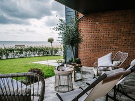 Calm Waters Luxury Beach House - North Yorkshire (incl. Whitby) - 1171107 - thumbnail photo 32