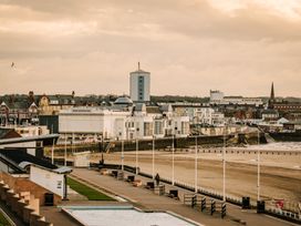 Calm Waters Luxury Beach House - North Yorkshire (incl. Whitby) - 1171107 - thumbnail photo 38