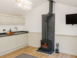Roe Deer Lodge - North Yorkshire (incl. Whitby) - 1171340 - thumbnail photo 7