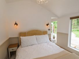 Roe Deer Lodge - North Yorkshire (incl. Whitby) - 1171340 - thumbnail photo 16