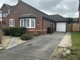 A house with a driveway and garage at 40 Gloddaeth View in Llandudno