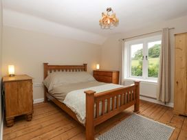 A bedroom with a bed and bedside tables at 2 Loxter Villas Wellington Heath near Ledbury