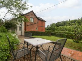 A garden with a table and chairs at 2 Loxter Villas Wellington Heath near Ledbury