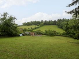 An outdoor area with grass, trees, and a hill at 2 Loxter Villas Wellington Heath near Ledbury
