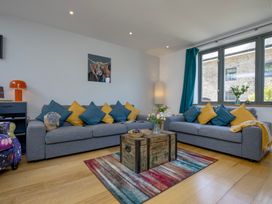 A living room with a rug and a coffee table at Mariners Retreat, 8 Pottery Cottages in Dartmouth