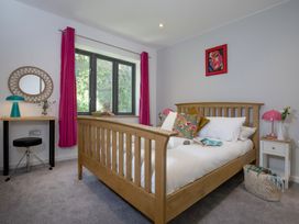 A bedroom with a bed and desk at Mariners Retreat, 8 Pottery Cottages, Dartmouth
