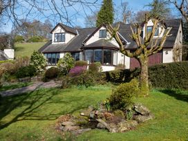 A house with garden and pathway at Marina View in Bowness-On-Windermere
