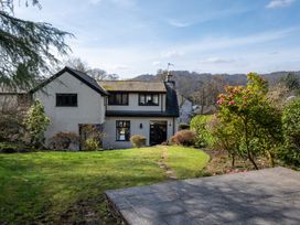 A house with garden and pathway at Marina View Bowness-On-Windermere