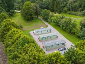 An outdoor area with cabins and trees at Lodge 4 Silverdale