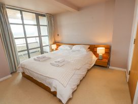 A bedroom with a bed and bedside tables at 2 The Quay Pentraeth