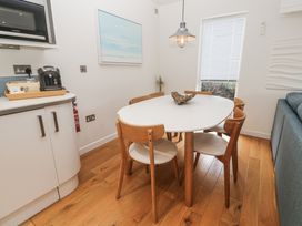 A dining room with a table and chairs at The Black Barnacle in Portreath