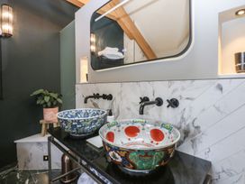 A bathroom with two sinks and decorative bowls at Hilltop Cottage in Conwy