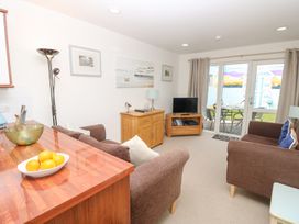 A living room with a sofa and television at Plimoth N8 Yarmouth