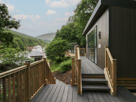 An outdoor area with steps leading to a building at Hodge Luxury Pod in Keswick