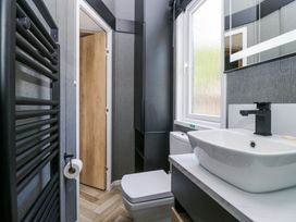 Woof Luxury Family Pod - Lake District - 1171939 - thumbnail photo 17