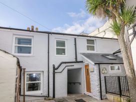 An exterior view of a building with windows and a door at Hocking Cottage St Marychurch