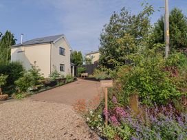A house with a garden and pathway at Torestin in Kilmington