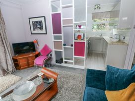 7 The Woodlands - South Wales - 1172023 - thumbnail photo 6