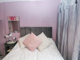 7 The Woodlands - South Wales - 1172023 - thumbnail photo 15