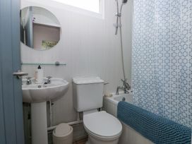 7 The Woodlands - South Wales - 1172023 - thumbnail photo 17
