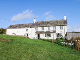A house with a garden at Higher Weekaborough Farm in Coombe Fishacre near Ipplepen