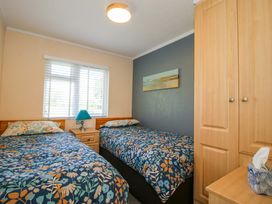 A bedroom with two beds and a window at Dunromin in Montgomery