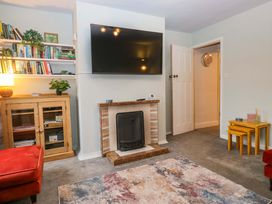 A living room with furniture and a television at Dakota in Boot