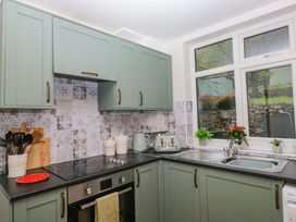 A kitchen with cabinets and a sink at Dakota in Boot