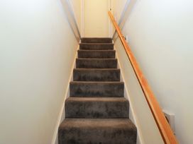 A staircase with carpet and a handrail at Dakota in Boot
