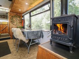 The White Cloud Bus - Peak District & Derbyshire - 1172315 - thumbnail photo 2
