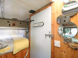 The White Cloud Bus - Peak District & Derbyshire - 1172315 - thumbnail photo 10