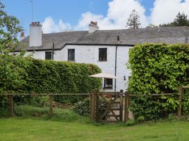 A house with a garden and fence at 2 New Mill Cottages North Bovey